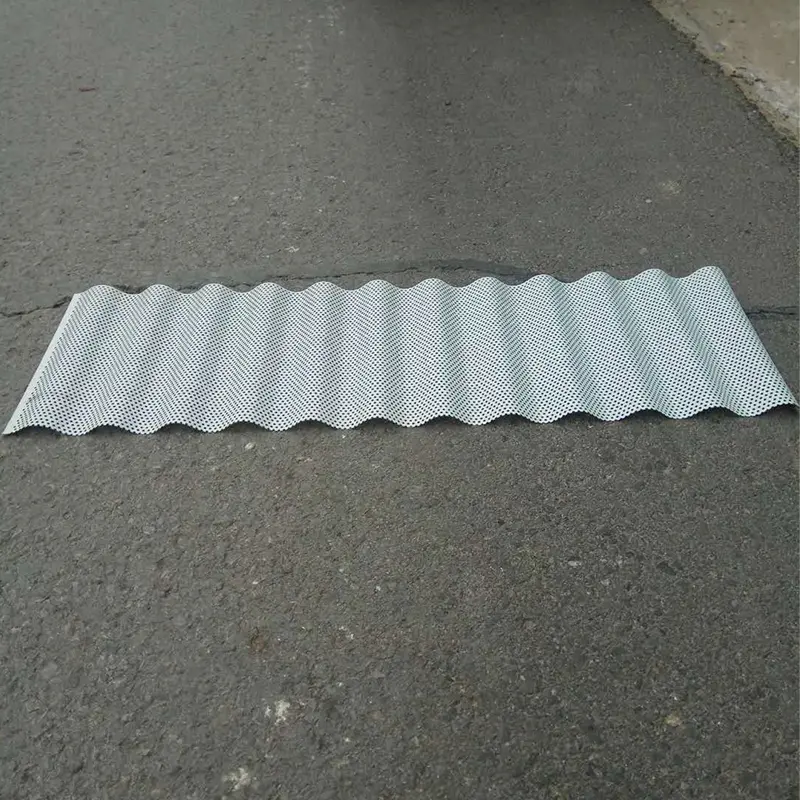 Panouri metalice perforate profilate
